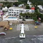 hotel 3 banderas Manzanillo del Mar