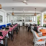 hotel 3 banderas Manzanillo del Mar