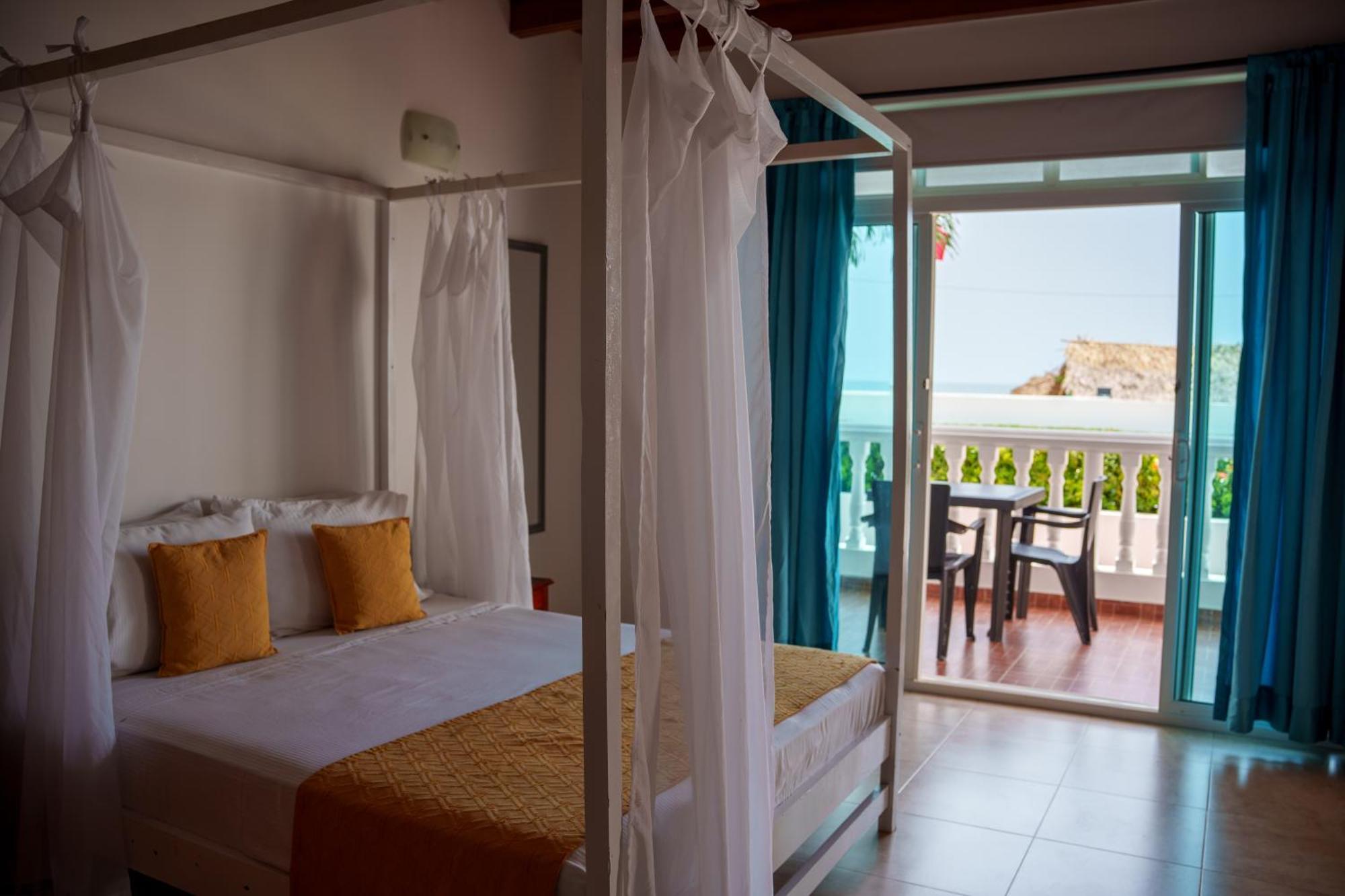 Hotel 3 Banderas Manzanillo Del Mar Cartagena